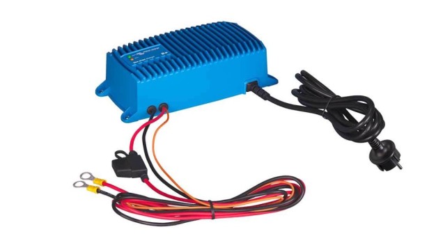 Victron Energy Blue Smart IP67 12/17(1) 230V CEE 7/7 Batterieladegerät