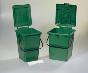 COMET 10-litre waste bin with mounting strip, green