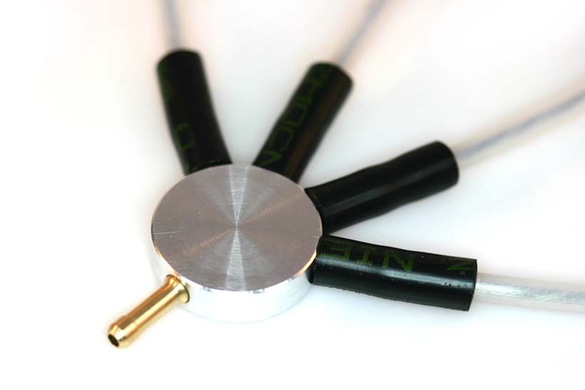 Lubricant distributor/splitter - 4 cylinder