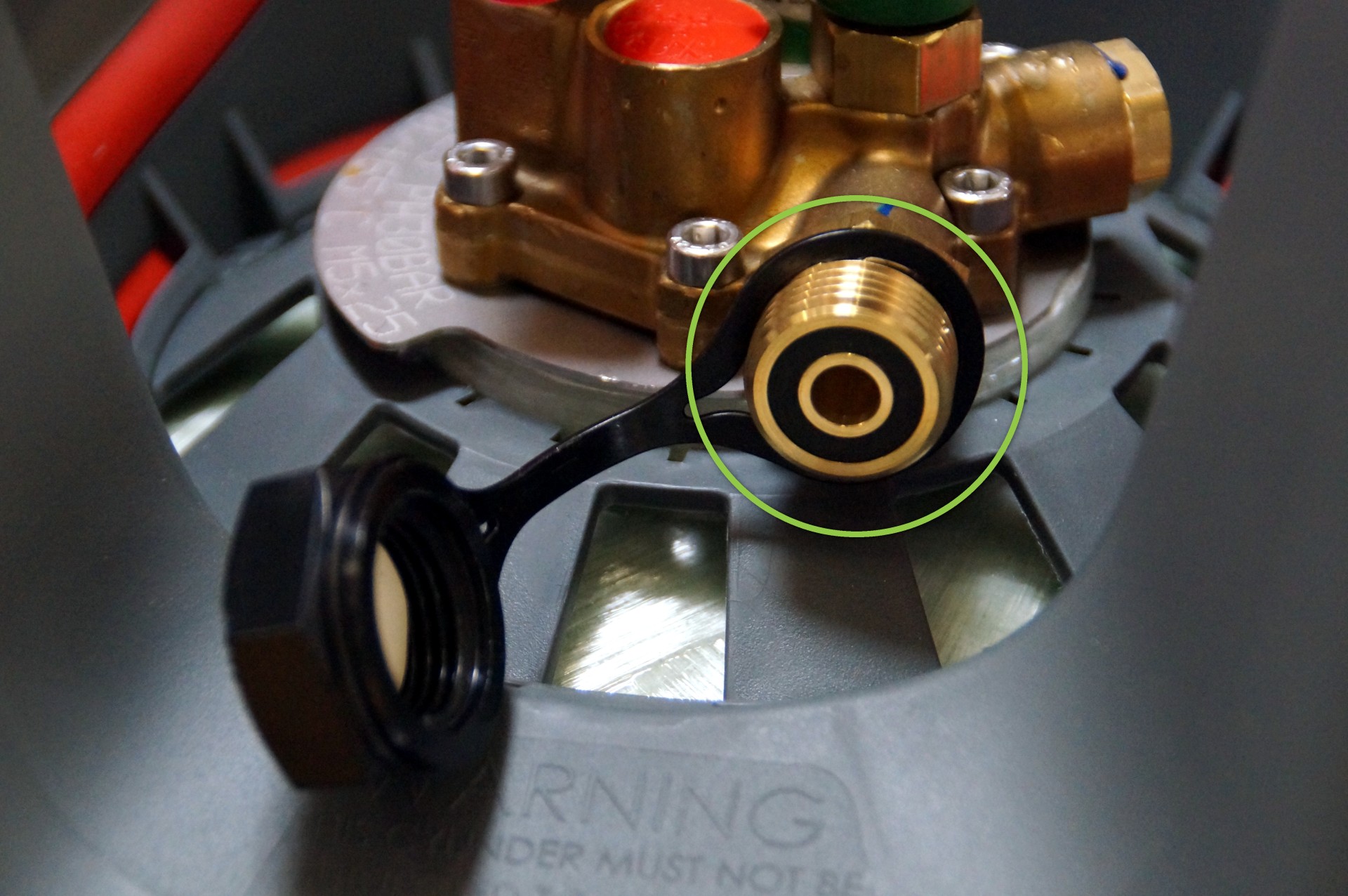 Coperchio di chiusura per valvola di riempimento e prelievo W21.8L su bombole di gas