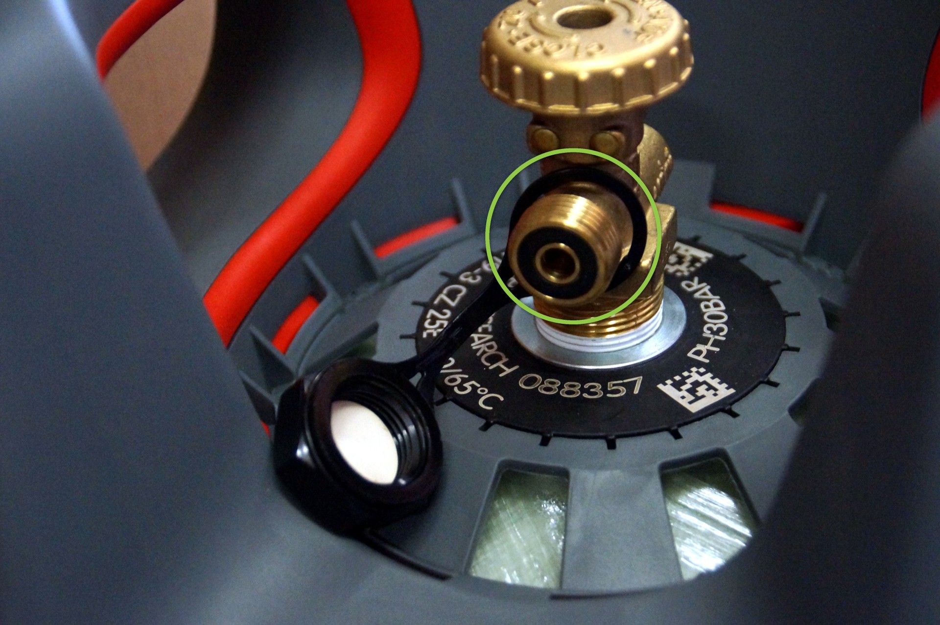 Coperchio di chiusura per valvola di riempimento e prelievo W21.8L su bombole di gas