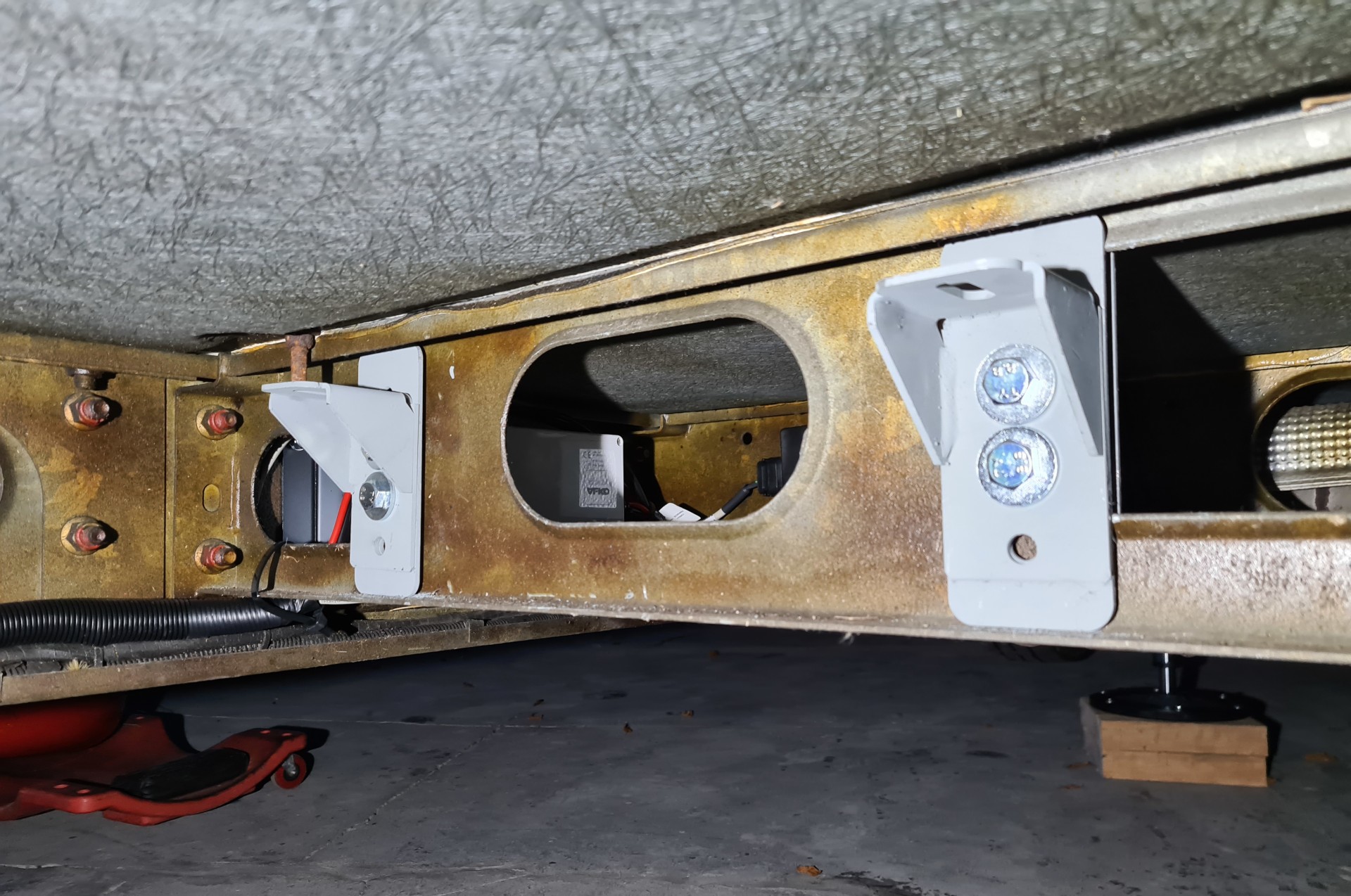 Fastening set Camper rv propane tank, vapour LPG gas tank for AL-KO AMC chassis