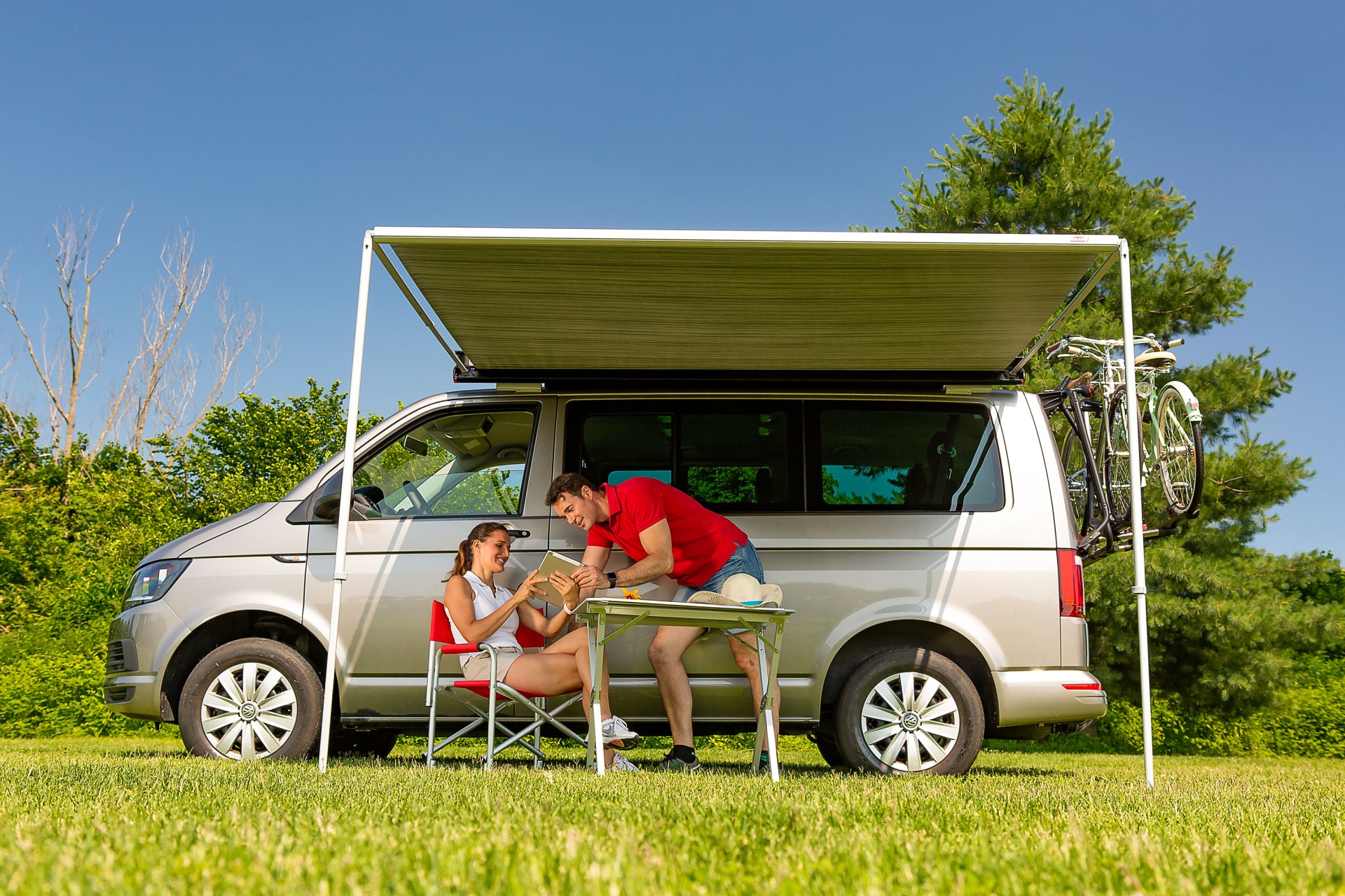 Fiamma F35 PRO toldo caravana, furgoneta camper - carcasa titanio, color del tejido Royal Blue