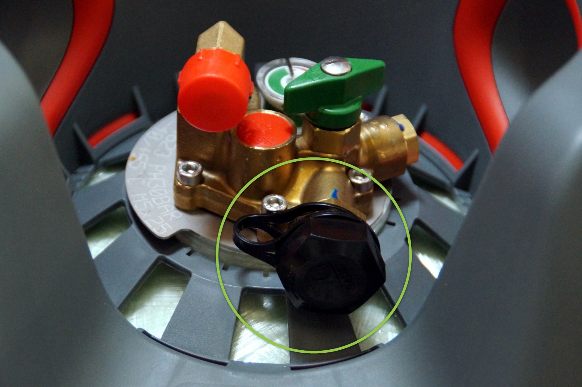 Coperchio di chiusura per valvola di riempimento e prelievo W21.8L su bombole di gas