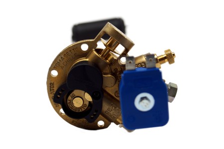 Tomasetto AT02 multivalvola GPL uscita extra 8mm - para depósitos cilíndricos de GLP 30°