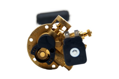 Tomasetto AT02 multivalvola GPL uscita standard 6mm - para depósitos cilíndricos de GLP 90°