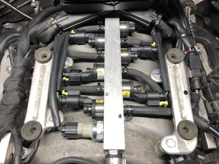 MTM riel de inyección de 6 cilindros (Mercedes V6) con conexión de sensor de presión (para inyectores IN03 o IN09R)